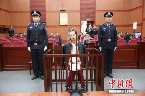 內(nèi)蒙古五人被殺案主犯李鵬飛一審被判死刑。張林虎 攝