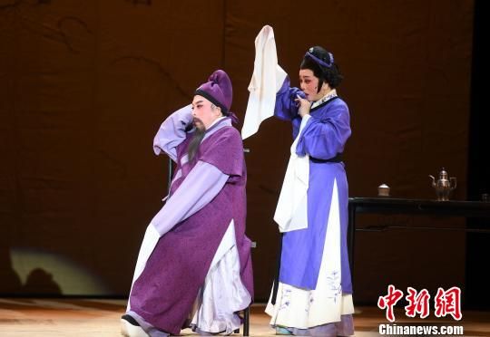 一級演員、中國首屆戲曲演唱大賽“紅梅獎”金獎得主林夢萍(右)，一級演員、文華表演獎得主、中國戲劇“梅花獎”得主陳乃春(左)聯(lián)袂領(lǐng)銜主演該劇?！∮浾邉⒖筛?攝