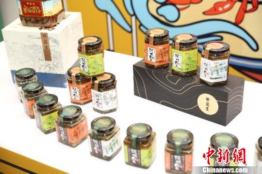 老字號(hào)品牌的產(chǎn)品陳列展。供圖