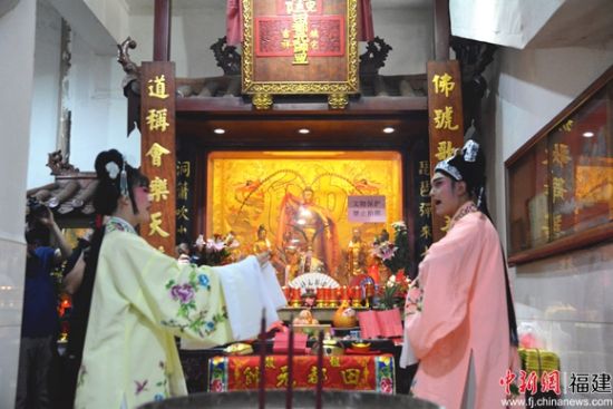 據(jù)悉，海峽兩岸傳統(tǒng)藝術(shù)界素來敬奉行業(yè)祖師。彭珊珊 攝