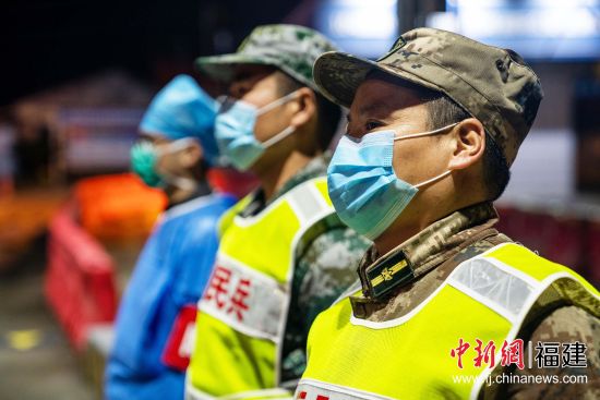 4.圖為檢查點民兵執(zhí)勤。 福鼎宣傳部 供圖